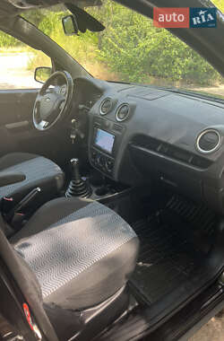 Хэтчбек Ford Fusion 2005 в 