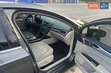 Седан Ford Fusion 2016 в 