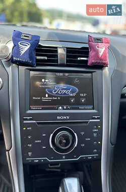 Седан Ford Fusion 2013 в 
