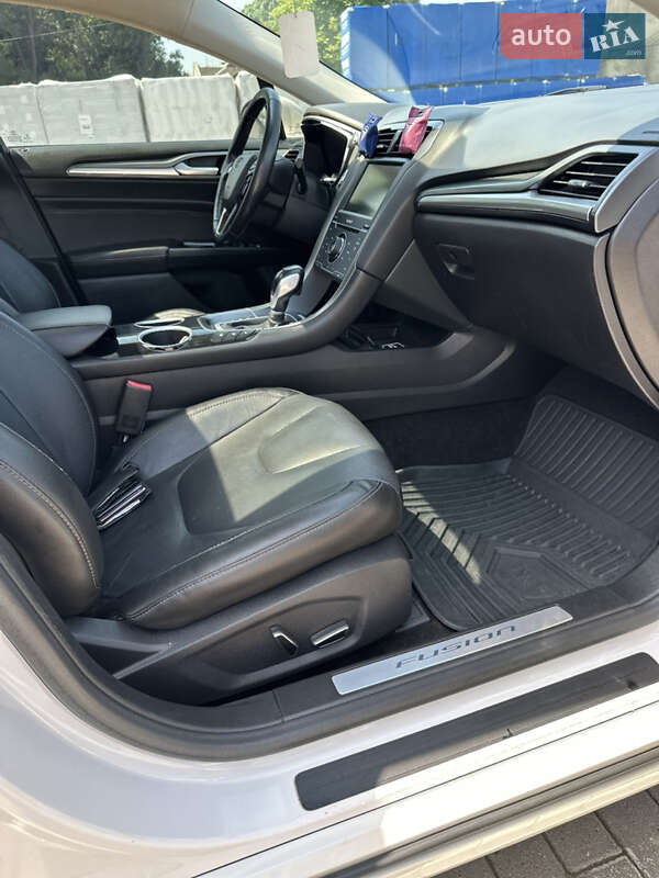 Седан Ford Fusion 2013 в Хусте
