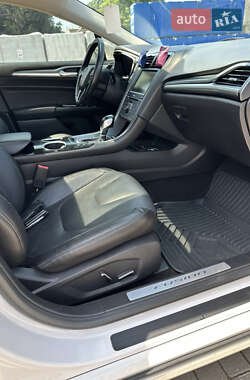 Седан Ford Fusion 2013 в 