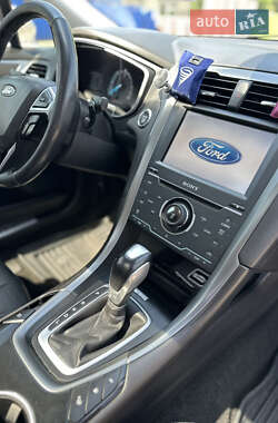Седан Ford Fusion 2013 в 