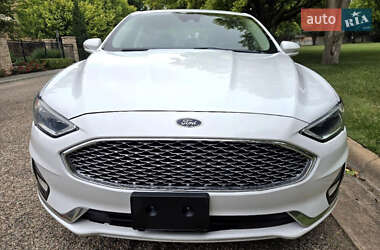 Седан Ford Fusion 2019 в 