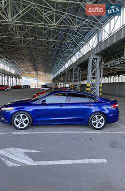 Седан Ford Fusion 2015 в 