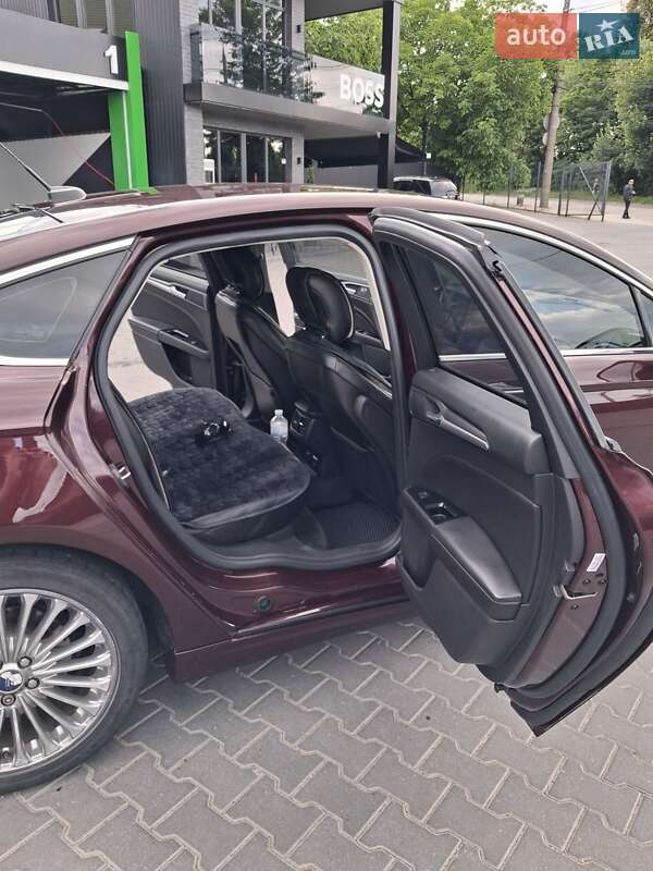 Седан Ford Fusion 2013 в Черновцах