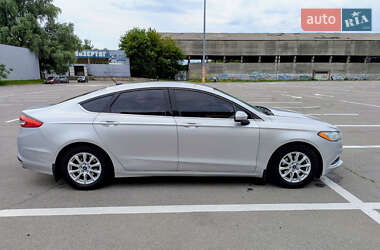 Седан Ford Fusion 2016 в 