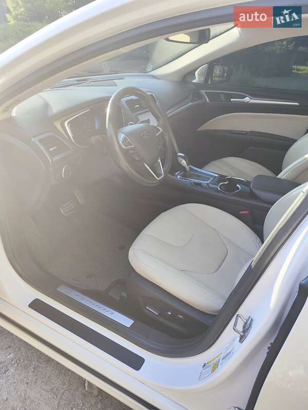 Седан Ford Fusion 2015 в Виннице