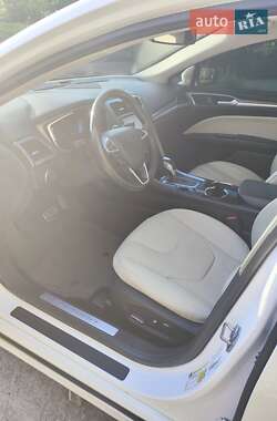 Седан Ford Fusion 2015 в 