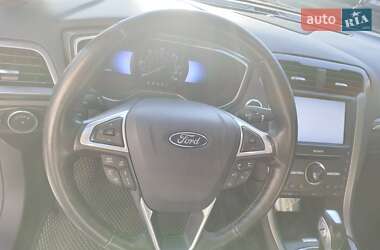 Седан Ford Fusion 2015 в 