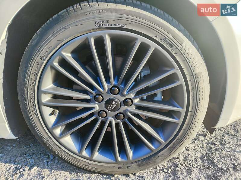 Седан Ford Fusion 2015 в Виннице