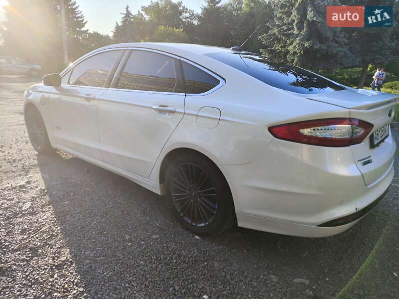 Седан Ford Fusion 2015 в Виннице
