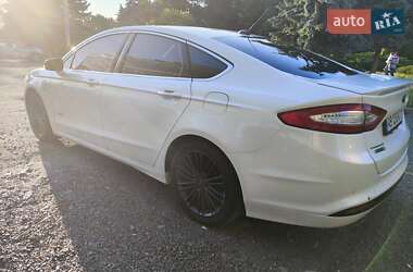 Седан Ford Fusion 2015 в 