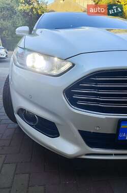 Седан Ford Fusion 2015 в 
