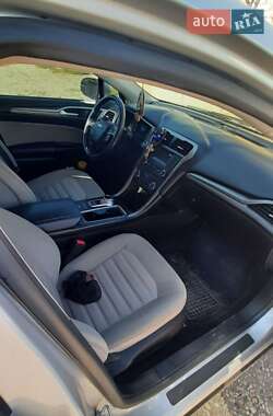 Седан Ford Fusion 2016 в 
