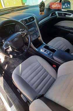 Седан Ford Fusion 2016 в 