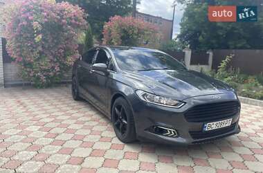 Седан Ford Fusion 2016 в 
