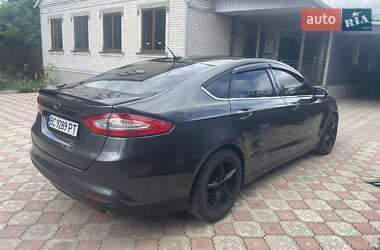 Седан Ford Fusion 2016 в 