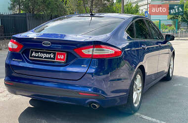 Седан Ford Fusion 2015 в 