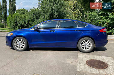 Седан Ford Fusion 2015 в 