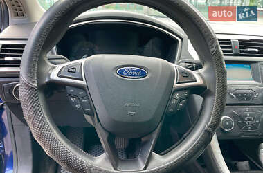 Седан Ford Fusion 2015 в 