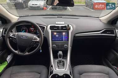 Седан Ford Fusion 2015 в 