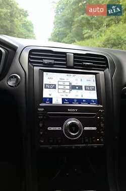 Седан Ford Fusion 2020 в 
