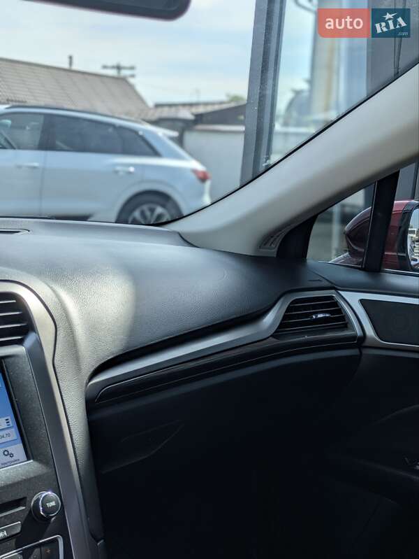 Седан Ford Fusion 2016 в Львове