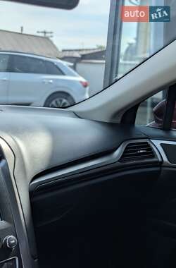 Седан Ford Fusion 2016 в 