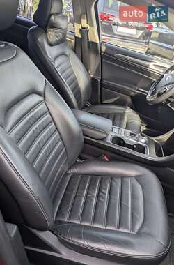 Седан Ford Fusion 2016 в 