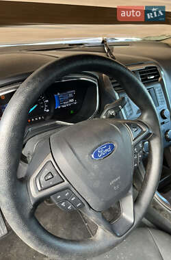 Седан Ford Fusion 2016 в 