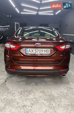 Седан Ford Fusion 2015 в 