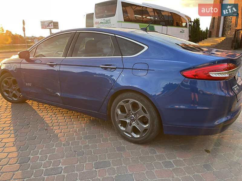 Седан Ford Fusion 2016 в Львове