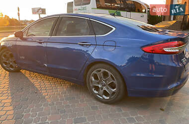 Седан Ford Fusion 2016 в 