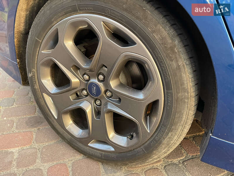 Седан Ford Fusion 2016 в Львове