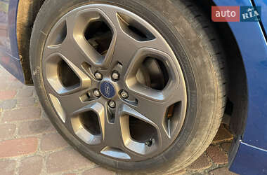 Седан Ford Fusion 2016 в 