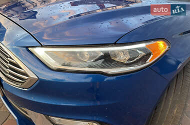 Седан Ford Fusion 2016 в 