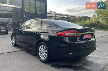 Седан Ford Fusion 2017 в 