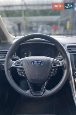 Седан Ford Fusion 2017 в 