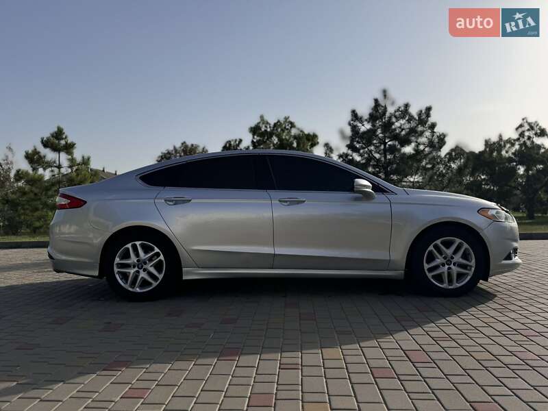 Седан Ford Fusion 2013 в 