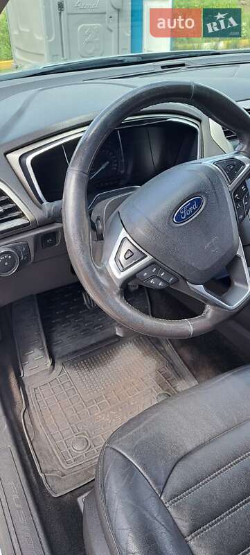 Седан Ford Fusion 2013 в Буче