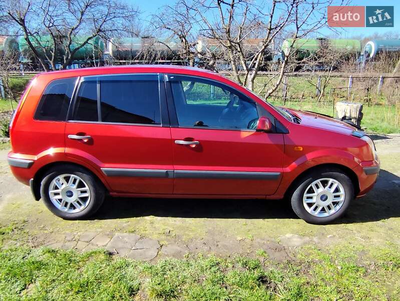 Хэтчбек Ford Fusion 2008 в 