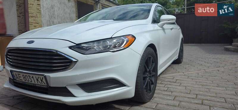 Седан Ford Fusion 2016 в 