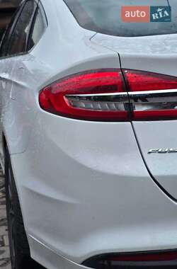 Седан Ford Fusion 2016 в 