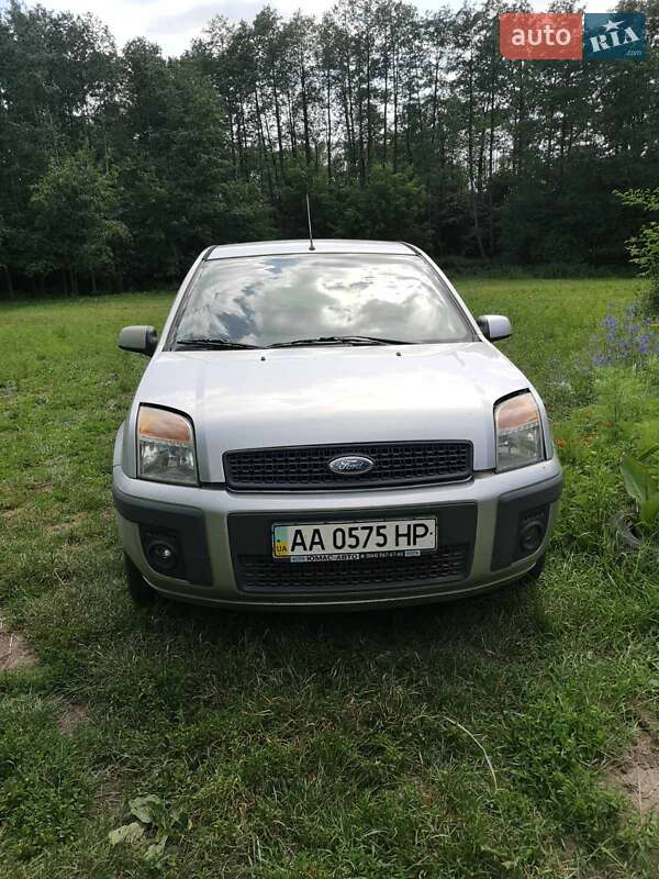 Хэтчбек Ford Fusion 2008 в 