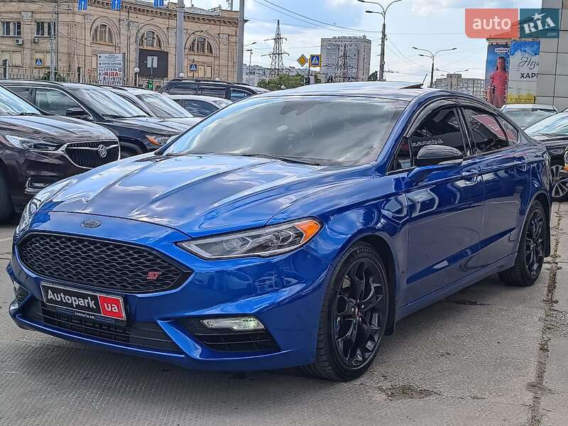 Седан Ford Fusion 2017 в 