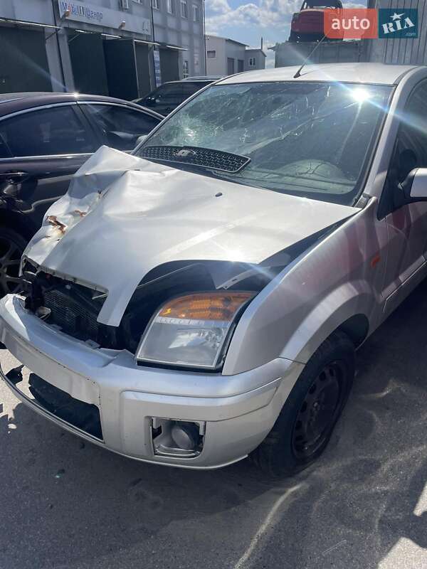Хэтчбек Ford Fusion 2010 в 
