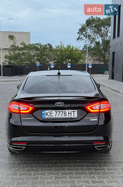 Седан Ford Fusion 2016 в 