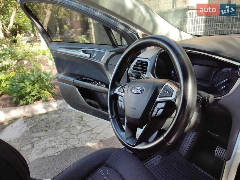Седан Ford Fusion 2014 в Кривом Роге