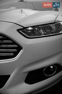 Седан Ford Fusion 2016 в 