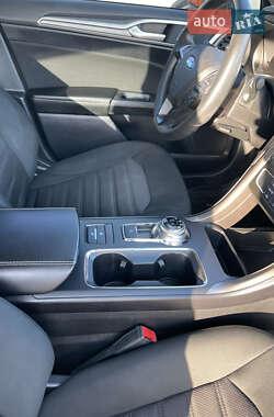 Седан Ford Fusion 2020 в 
